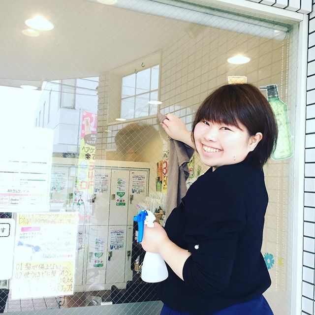 おはようございますアニモ蒲生店の山口です♪今日は朝から??ですね！湿気が気になる時はオイル系トリートメントで広がりを押さえましょう😙6日ご予約取りやすくなっております！お店をピカピカにしてお待ちしております♪ #アニモ蒲生店#新田#草加#蒲生商店街#蒲生駅#新田駅#草加公園
