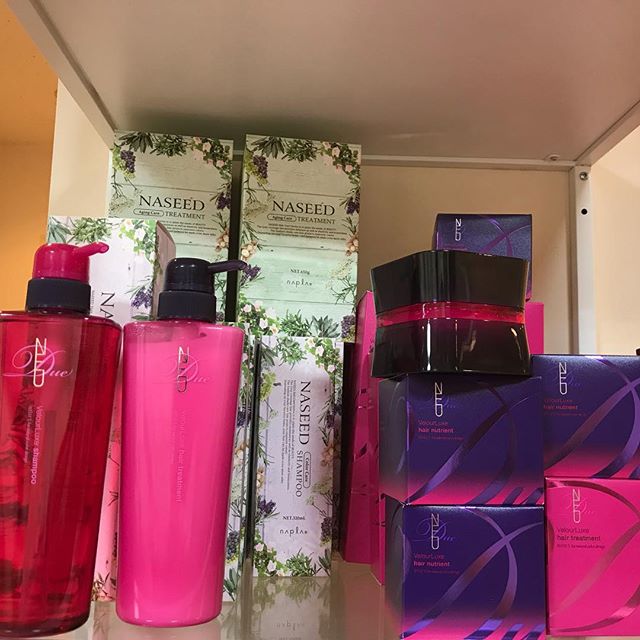 こんばんはanimo_gamoアシスタントの宗像ですカラー、パーマ、縮毛矯正髪にもしっとりサラサラに私もシャンプーとトリートメントを愛用中。animoのお店でならネットよりお得愛用して綺麗を取り戻しませんか#蒲生商店街#新田#草加