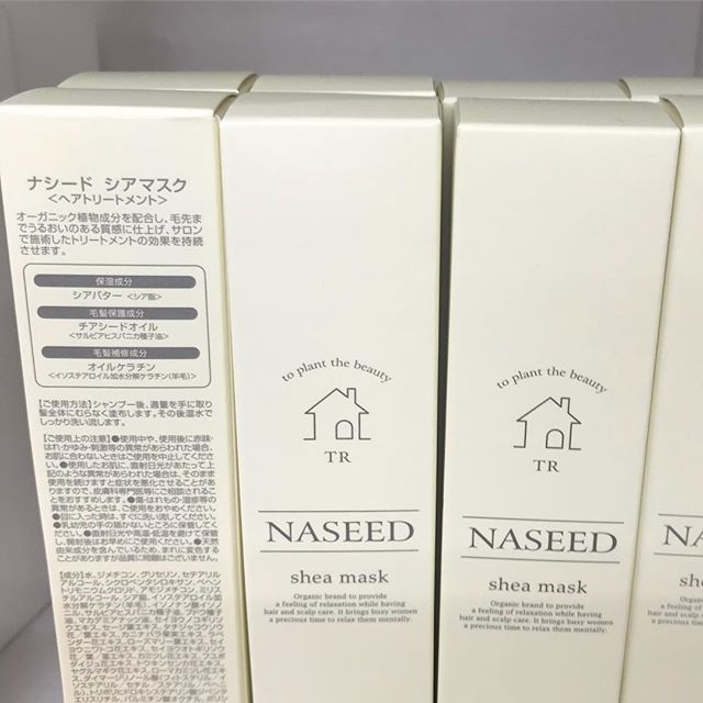 おはようございます、アニモ蒲生店の宗像です入荷しても直ぐになくなってしまう集中マスク。使い方は簡単で★お店でトリートメントをした場合は一週間後に使ってください。量は500円玉の大きさ一つ分。たくさん使っても髪に入っていく量決まってます。※髪の長さによって量はかわります。私の髪の長さは胸下くらいなので500円玉2個分使ってるます。カラー、パーマをしている髪はキューティクルが剥がれやすいのでマスクをして補修してあげて下さい。#蒲生商店街#新田駅#草加駅