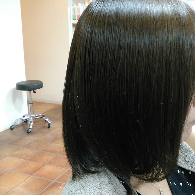 ９日、今日はスムーズにご案内出来ます当日ご予約お待ちしておりますおはようございます。 秋から冬にかけて、暗めの色が人気です特にカーキアッシュ系が人気色です。冬服にも合わせやすいです！お試しください。#N.#エヌドット#ナプラ#Nドットセラム#ミルボン#Nドットシアミルク#お子様同伴ok #当日ご予約OK#ロブ#エルジューダ#エルジューダエマルジョン#草加#新田#草加公園#青柳#蒲生商店街#蒲生駅#ナシードカラー#女性スタッフのみ#スタッフみんな30代?