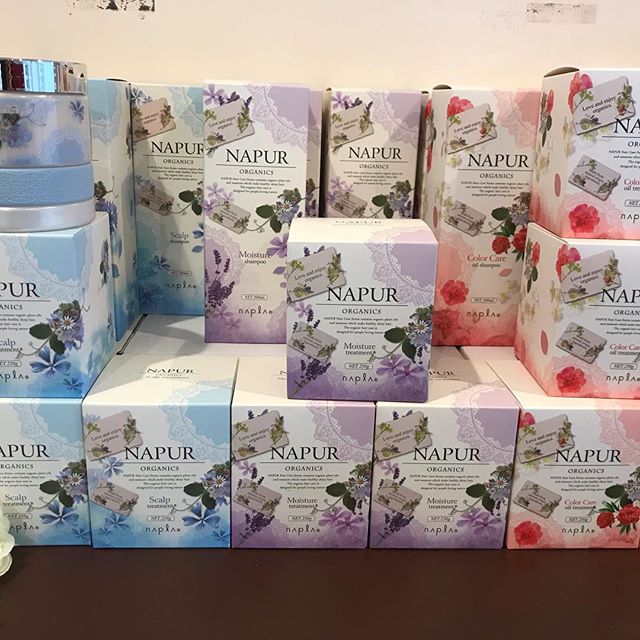 こんにちは、美容室アニモ蒲生アシスタントの宗像です。新しいシャンプー、トリートメントから入荷しました。左からスキャルプ、モイスチャー、カラータイプになっています。香りもとても良く、スキャルプタイプは速乾性があります。ダメージを気にされている方はモイスチャーがオススメです。カラーの取れやすい方はカラータイプをオススメします。お使いなってはいかがですか？新しい商品が気になる方には是非オススメです#N.#エヌドット#ナプラ#Nドットセラム#ミルボン#Nドットシアミルク#お子様同伴ok #当日ご予約OK#ロブ#エルジューダ#エルジューダエマルジョン#草加#新田#草加公園#青柳#蒲生商店街#蒲生駅#ナシードカラー#女性スタッフのみ#スタッフみんな30代、シャンプー、トリートメント