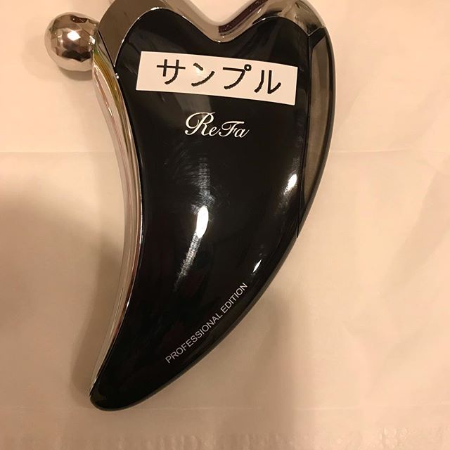 こんばんは、美容室アニモ蒲生アシスタントの宗像です。何度かカッサを紹介させていただいてますが、リフトアップ用の美容器は家のどこかに眠ってませんか？以前のモデルは持っているが最初、買った時は使っていたが今は使ってない声を頂いてます。ローラー小さくて挟まれる肉がもの足りないとか‥‥ でも、効果良くなっています。ローラーが小さくなった分細かなところまで転がせるのと微弱電流『マイクロカレント』約1000?10000Hzとの事をいいます。自然治癒高め怪我などを早く治す効果もあります。他にもほうれ線、などにも効果的なので是非この機会にお試しください。#N.#エヌドット#ナプラ#Nドットセラム#ミルボン#Nドットシアミルク#お子様同伴ok #当日ご予約OK#ロブ#エルジューダ#エルジューダエマルジョン#草加#新田#草加公園#青柳#蒲生商店街#蒲生駅#ナシードカラー#女性スタッフのみ#スタッフみんな30代