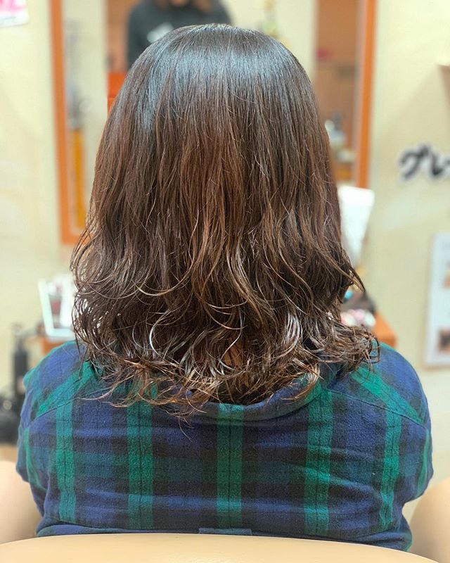 蒲生駅から徒歩８分っっ！！アニモ蒲生店店長の山口ですお正月に新しいスタイルにチャレンジしてみませんか？？！パーマスタイルは働くママさん達に大人気です️?#ナプラ#Nドットセラム#ミルボン#Nドットシアミルク#お子様同伴ok #当日ご予約OK#ロブ#エルジューダ#エルジューダエマルジョン#草加#新田#草加公園#青柳#蒲生商店街#蒲生駅#ナシードカラー#女性スタッフのみ#スタッフみんな30代️#ナピュール#ヘアビューロン#アレンジスタイル#ビューロンカールアイロン#2019