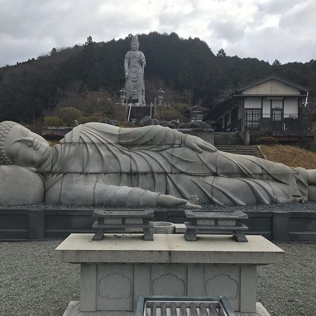 こんにちは、美容室アニモ蒲生店アシスタント宗像です。奈良にある壺阪寺に行ってきました。何回も言ってるのに久々に行くのもいいです。お守りも珍しく壺の形をしていて、紙に好きな事を書いて壺に入れとく願いが叶うと。元々は目を治してくれると言われてます。別の事願い事を書いて入れておきます。今回は‍♀️ #N.#エヌドット#ナプラ#Nドットセラム#ミルボン#Nドットシアミルク#お子様同伴ok #当日ご予約OK#ロブ#エルジューダ#エルジューダエマルジョン#草加#新田#草加公園#青柳#蒲生商店街#蒲生駅#ナシードカラー#女性スタッフのみ#スタッフみんな30代️
