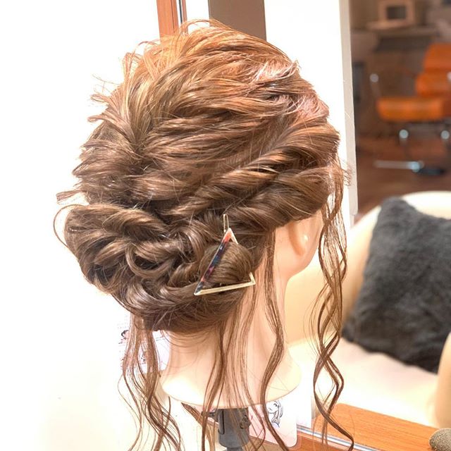 蒲生駅から徒歩８分っっ！！アニモ蒲生店店長の山口です️ 卒業式間近の方️セットのご予約はまだまだお取り出来ます️お問い合わせお待ちしております#ナプラ#Nドットセラム#ミルボン#Nドットシアミルク#お子様同伴ok #当日ご予約OK#ロブ#エルジューダ#エルジューダエマルジョン#草加#新田#草加公園#青柳#蒲生商店街#蒲生駅#ナシードカラー#女性スタッフのみ#スタッフみんな30代️#ナピュール#ヘアビューロン#アレンジスタイル#ビューロンカールアイロン#2019