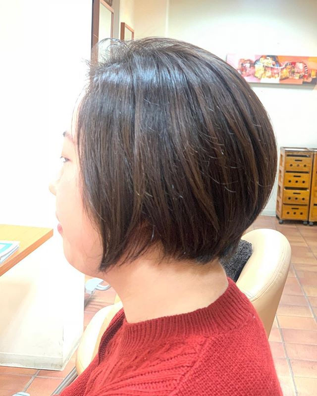 蒲生駅から徒歩８分っっ！！アニモ蒲生店店長のヤマグチです️ 大人気の前下がりボブお手入れ楽チン️2ヶ月で定期的にメンテナンスは欠かせません️#ナプラ#Nドットセラム#ミルボン#Nドットシアミルク#お子様同伴ok #当日ご予約OK#ロブ#エルジューダ#エルジューダエマルジョン#草加#新田#草加公園#青柳#蒲生商店街#蒲生駅#ナシードカラー#女性スタッフのみ#スタッフみんな30代️#ナピュール#ヘアビューロン#アレンジスタイル#ビューロンカールアイロン#2019#袴ヘア#袴