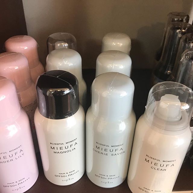 こんにちは🌤アニモ蒲生アシスタントの宗像です🤗今日も暑い一日ですが連休中の紫外線対策はお済みですか？お早めに対策をしてみてはいかがでしょうか？手がベトベトになら髪にも使え体にも使えます。鞄に1本忍ばせては香りも4種類ご用意致しております。