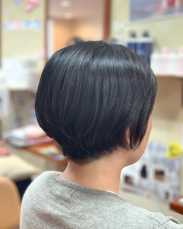 蒲生駅から徒歩８分っっ！！アニモ蒲生店店長山口です女性らしいシルエットのショートボブ丸みのあるシルエットがオススメです? アニモ蒲生店0489908989#ナプラ#Nドットセラム#ミルボン#Nドットシアミルク#お子様同伴ok #当日ご予約OK#ロブ#エルジューダ#エルジュダエマルジョン#草加#新田#草加公園#青柳#蒲生商店街#蒲生駅#ナシードカラー#女性スタッフのみ#スタッフみんな30代️#ナピュール#ヘアビューロン#アレンジスタイル#ビューロンカールアイロン#2019#袴ヘア#袴#ゴルフ#ゴルフコンペ