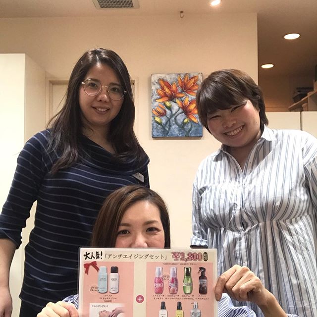 こんばんは、アニモ蒲生店アシスタントの宗像です。 アンチエイジングセット今月末までなので気になる商品がございましたらお早目にご不明な点はスタッフにお訪ねください。#梅雨#雨#運動会#天気#N.#エヌドット#ナプラ#Nドットセラム#ミルボン#Nドットシアミルク#お子様同伴ok #当日ご予約OK#ロブ#エルジューダ#エルジューダエマルジョン#草加#新田#草加公園#青柳#蒲生商店街#蒲生駅#ナシードカラー#女性スタッフのみ#スタッフみんな30代️