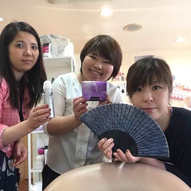 こんにちは、アニモ蒲生店アシスタントの宗像です。暑いこの季節️🥵頭皮だけじゃなく汗をかいた体もリフレッシュしませんか？お待ちの間に是非リフレッシュして下さい。こういった物もご用意しておりますのお気軽にお声をおかけ下さい。（無料）#ムーミン#ムーミンパーク#飯能#休日#N.#エヌドット#ナプラ#Nドットセラム#ミルボン#Nドットシアミルク#お子様同伴ok #当日ご予約OK#ロブ#エルジューダ#エルジューダエマルジョン#草加#新田#草加公園#青柳#蒲生商店街#蒲生駅#ナシードカラー#女性スタッフのみ#スタッフみんな30代️