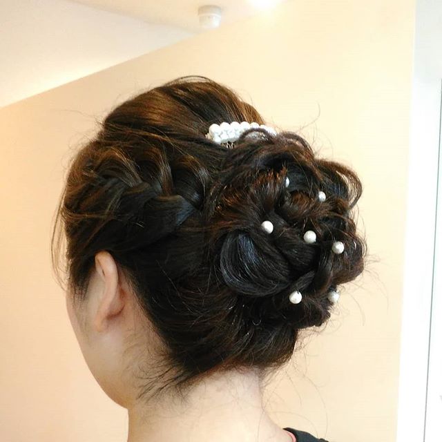 おはようございます５月もあと二日間ですね６月といったら、ジューンブライド結婚式も増えてますねお呼ばれされたときは、アニモでセットのしませんか鶴間#結婚式#お呼ばれアップ#N.#エヌドット#ナプラ#Nドットセラム#ミルボン#Nドットシアミルク#お子様同伴ok #当日ご予約OK#ロブ#エルジューダ#エルジューダエマルジョン#草加#新田#草加公園#青柳#蒲生商店街#蒲生駅#ナシードカラー#女性スタッフのみ#スタッフみんな30代️