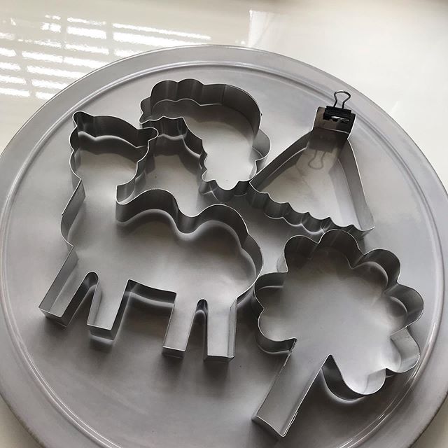 こんばんは、アニモ蒲生店アシスタントの宗像です。手作りクッキー型です。細かいものを作るのが好きで作りましたまた、時間があれば色んな型を作ります。#ナプラ#Nドットセラム#ミルボン#Nドットシアミルク#お子様同伴ok #当日ご予約OK#ロブ#エルジューダ#エルジュダエマルジョン#草加#新田#草加公園#青柳#蒲生商店街#蒲生駅#ナシードカラー#女性スタッフのみ#スタッフみんな30代️#ナピュール#ヘアビューロン#アレンジスタイル#ビューロンカールアイロン#2019#袴ヘア#袴#ゴルフ#ゴルフコンペ