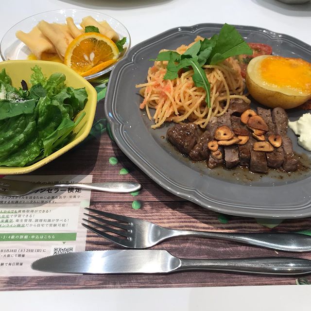 こんばんは、アニモ蒲生店アシスタントの宗像。連休の過ごし方でした。料理教室に行ってきました。4人で分担して作りました。一人で作るよりもやっぱり楽しかったです。次回が楽しみです。また、載せたいと思います#ナプラ#Nドットセラム#ミルボン#Nドットシアミルク#お子様同伴ok #当日ご予約OK#ロブ#エルジューダ#エルジュダエマルジョン#草加#新田#草加公園#青柳#蒲生商店街#蒲生駅#ナシードカラー#女性スタッフのみ#スタッフみんな30代️#ナピュール#ヘアビューロン#アレンジスタイル#ビューロンカールアイロン#2019#袴ヘア#袴#ゴルフ#ゴルフコンペ