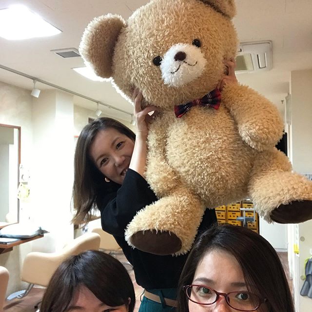 こんばんは、アニモ蒲生店アシスタントの宗像です。 ️小学生以下のお子様へ24日はお父さん、お母さんとご一緒に小さいお子様も予約されるとカットが無料になりますのでこの機会にスタッフ一同心よりお待ちしておりますkidsスペースもご用意しております#ナプラ#Nドットセラム#ミルボン#Nドットシアミルク#お子様同伴ok #当日ご予約OK#ロブ#エルジューダ#エルジュダエマルジョン#草加#新田#草加公園#青柳#蒲生商店街#蒲生駅#ナシードカラー#女性スタッフのみ#スタッフみんな30代️#ナピュール#ヘアビューロン#アレンジスタイル#ビューロンカールアイロン#2019#袴ヘア#袴#ゴルフ#ゴルフコンペ