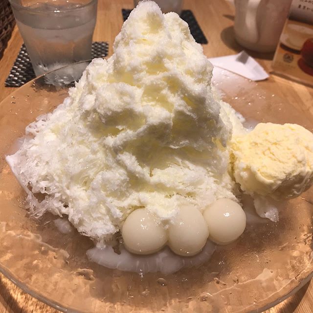 こんばんは、アニモ蒲生店アシスタントの宗像。大阪で食べたかき氷練乳味1番(^^) 白玉とアイスまで付いて美味しかったです。蒲生店は今、暑さでミント系シャンプーが大人気🧴入荷次第直ぐに無くなる状態です。#ナプラ#Nドットセラム#ミルボン#Nドットシアミルク#お子様同伴ok #当日ご予約OK#ロブ#エルジューダ#エルジュダエマルジョン#草加#新田#草加公園#青柳#蒲生商店街#蒲生駅#ナシードカラー#女性スタッフのみ#スタッフみんな30代️#ナピュール#ヘアビューロン#アレンジスタイル#ビューロンカールアイロン#2019#袴ヘア#袴#ゴルフ#ゴルフコンペ