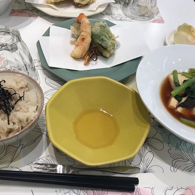 おはようございます、アニモ蒲生店アシスタントの宗像です。休みの日にまたまた、行ってきました。天ぷら、炊き込み、肉豆腐…でした。作るのは1時間もかかって食べるのは10分あっと言う間🤭また、作りに行きます