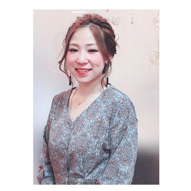 こんばんは、アニモ蒲生アシスタントの宗像です。20代で可愛い若手の高野さんが店長になって蒲生店に帰ってきました。前回は北越谷の店長をしていましたが店長になる前は蒲生店に居ましたが覚えていますか？蒲生店はスタッフが入れ変わっても変わらず元気のある女性スタッフ4人で皆様をお待ちしておりますのでこれからも宜しくお願いします‍♀️ #ナプラ#Nドットセラム#ミルボン#Nドットシアミルク#お子様同伴ok #当日ご予約OK#ロブ#エルジューダ#エルジュダエマルジョン#草加#新田#草加公園#青柳#蒲生商店街#蒲生駅#ナシードカラー#女性スタッフのみ#スタッフみんな30代️#ナピュール#ヘアビューロン#アレンジスタイル#ビューロンカールアイロン#2019#袴ヘア#袴#ゴルフ#縮毛矯正