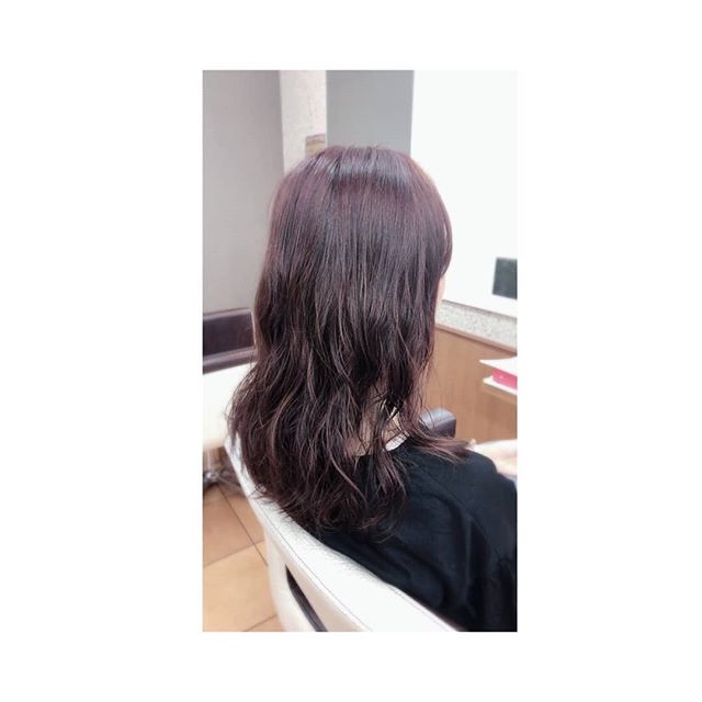 こんばんは！アニモ蒲生店 金子です（＾ω＾） 夏の紫外線で抜けてしまった髪に赤みのあるお色を入れてうる艶に バイオレットピンクですぜひお試しください#ナプラ#Nドットセラム#ミルボン#Nドットシアミルク#お子様同伴ok #当日ご予約OK#ロブ#エルジューダ#エルジュダエマルジョン#草加#新田#草加公園#青柳#蒲生商店街#蒲生駅#ナシードカラー#女性スタッフのみ#スタッフみんな30代️#ナピュール#ヘアビューロン#アレンジスタイル#ビューロンカールアイロン#2019#袴ヘア#袴#ゴルフ#縮毛矯正