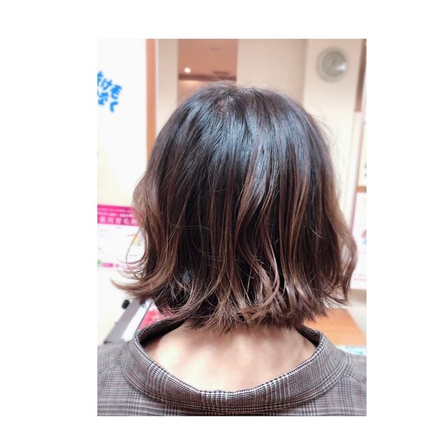 こんにちは！アニモ蒲生店 金子です（＾ω＾）..切りっぱなしボブ×外ハネスタイリングはN.シアオイルとN.スタイリングセラムで仕上げました外ハネボブ可愛いですね?🥰 ..#ナプラ#Nドットセラム#ミルボン#Nドットシアミルク#お子様同伴ok #当日ご予約OK#ロブ#エルジューダ#エルジュダエマルジョン#草加#新田#草加公園#青柳#蒲生商店街#蒲生駅#ナシードカラー#女性スタッフのみ#ナピュール#ヘアビューロン#アレンジスタイル#ビューロンカールアイロン#2019#袴ヘア#袴#ゴルフ#縮毛矯正