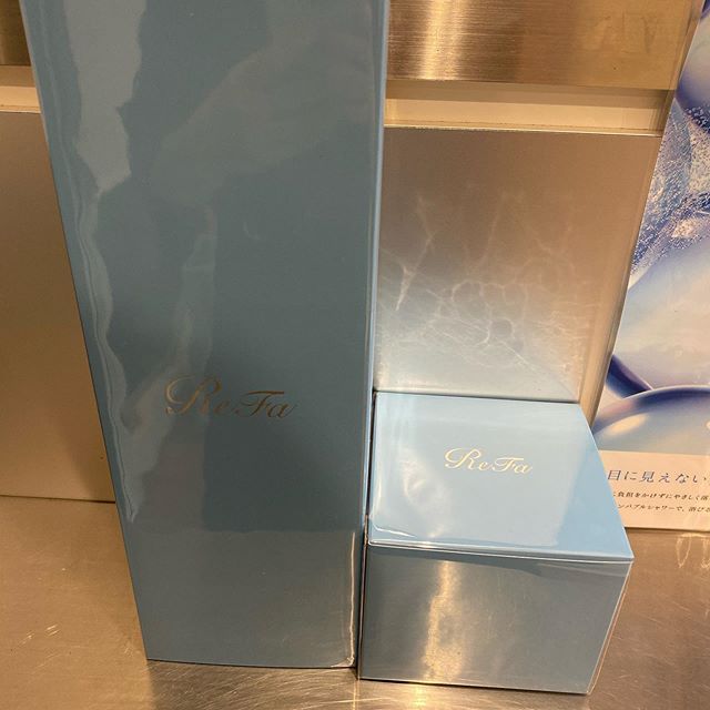 こんばんは、美容室アニモ蒲生店アシスタントの宗像です。蒲生店の人気No.1なんと2ReFaのファインバブル🚿本日もバブル、リファスウィングリングを購入されていかれたお客様がいらっしゃいました。私も自宅で愛用してますが違いが納得️特に髪の毛で実感できます。🚿ヘッドで変わるのかと半信半疑でしたが本当にヤバいですだんだん寒くなってきているので乾燥しがちな体もしっとりです。是非ご興味のある方はお試しもできますのでこの機会に️