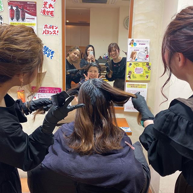 こんばんは、アニモ蒲生店アシスタントの宗像です。今日はおしゃれDAY️カラーです。どんな色になるかのか楽しみです。色味はご来店の際に‥‥