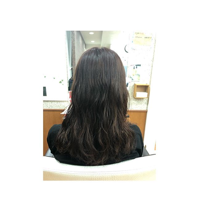こんにちは！アニモ蒲生店金子です（＾ω＾） いつもと雰囲気を変えたいけどカラーもできない、、、そんな時はパーマがオススメです！暗髪でも動きが出て軽く見えますよご気軽にご相談ください！#N.スタイリングセラムで艶感アップ ..#ナプラ#Nドットセラム#ミルボン#Nドットシアミルク#お子様同伴ok #当日ご予約OK#ロブ#エルジューダ#エルジュダエマルジョン#草加#新田#草加公園#青柳#蒲生商店街#蒲生駅#ナシードカラー#女性スタッフのみ#ナピュール#ヘアビューロン#アレンジスタイル#ビューロンカールアイロン#2020#袴ヘア#袴#ゴルフ#縮毛矯正