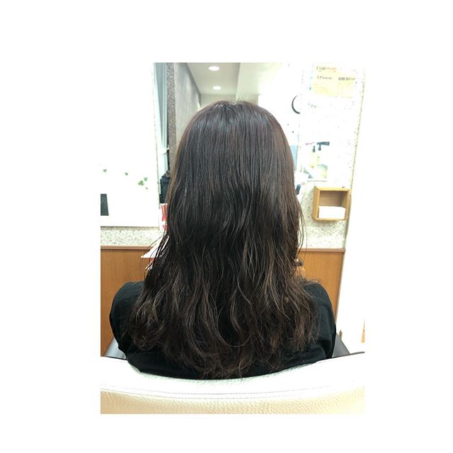 こんにちは！アニモ蒲生店金子です（＾ω＾） オリーブグレージュ大人気の寒色カラー透け感がとってもきれいですパーマで動きを出すとよりかわいさUP スタイリングは#エヌドットスタイリングセラムと#エヌドットシアオイル ..#ナプラ#Nドットセラム#ミルボン#Nドットシアミルク#お子様同伴ok #当日ご予約OK#ロブ#エルジューダ#エルジュダエマルジョン#草加#新田#草加公園#青柳#蒲生商店街#蒲生駅#ナシードカラー#女性スタッフのみ#ナピュール#ヘアビューロン#アレンジスタイル#ビューロンカールアイロン#2020#袴ヘア#袴#ゴルフ#縮毛矯正