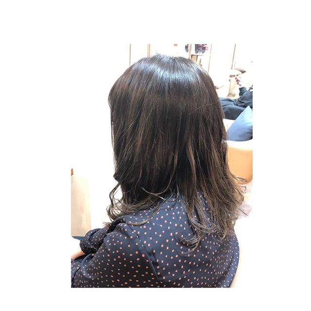 こんにちは！アニモ蒲生店金子です（＾ω＾） アッシュカラーだんだん増えてきてますオリーブグレージュくすみのあるアッシュカラーが可愛いです迷っているかたはお試しくださいスタイリングは#リファビューテックストレートアイロン #エヌドットポリッシュオイル ..#ナフ゜ラ#Nト゛ットセラム#Nト゛ットシアミルク #当日こ゛予約OK#ミルホ゛ン#エルシ゛ュータ゛#エルシ゛ュタ゛エマルシ゛ョン#リファストレートアイロン#縮毛矯正  #美容室  #BRP #美容求人 #アシスタント募集 #スタイリスト募集 #アイリスト募集 #美容学生 #サロン見学 #ママさん美容師 #埼玉#蒲生#蒲生美容室