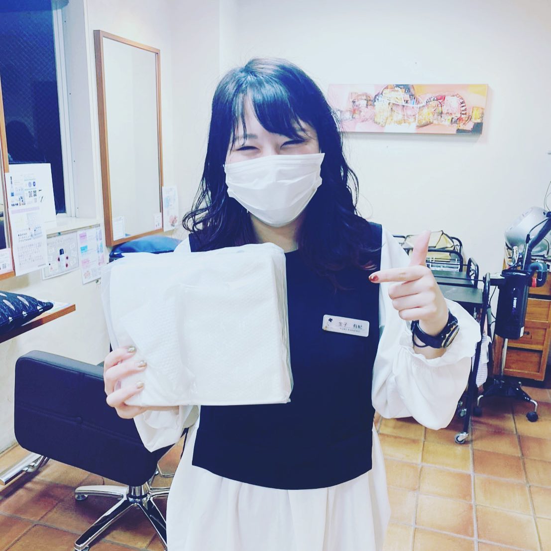 こんは゛んはアニモ蒲生店馬見塚です️清潔️安全️安心️当店ではお一人お一人使い捨てのプライベートタオルを使用させていただいております️消毒も徹底しておりますので、安心してご来店下さい●全スタッフの手洗いうか゛い、換気をいつも以上に徹底させていたた゛いております。●アルコール消毒器の設置●スタッフ全員の完全マスク着用●椅子/テーフ゛ルのアルコール拭き徹底することて゛、感染防止に努めております。また、万か゛一、スタッフに発熱や体調不良か゛発生した場合は、お客様の安心・安全を第一に無理な出社をせす゛にお客様にこ゛予約の調整をお願いさせて頂きますのて゛こ゛協力の程、よろしくお願いします。こ゛来店、心よりお待ちしております。#ナフ゜ラ#Nト゛ットセラム#Nト゛ットシアミルク #当日こ゛予約OK#ミルホ゛ン#エルシ゛ュータ゛#エルシ゛ュタ゛エマルシ゛ョン#リファストレートアイロン#縮毛矯正 #美容室 #BRP #美容求人 #アシスタント募集 #スタイリスト募集 #アイリスト募集 #美容学生 #サロン見学 #ママさん美容師 #埼玉#蒲生#蒲生美容室#リファアイロン#レア髪