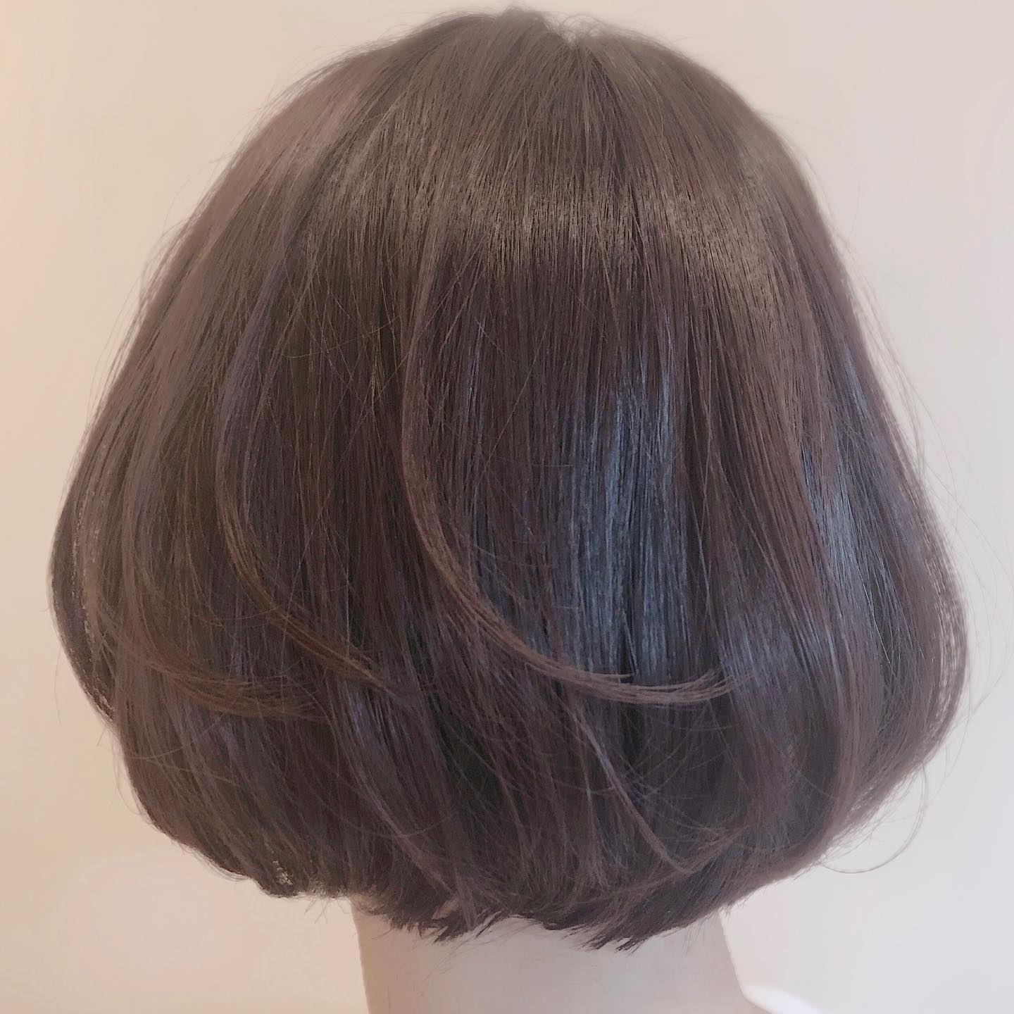 こんばんはアニモ蒲生店馬見塚て゛す暖色系カラーはツヤツヤＮｏ．1カラー🥰#N.ホ゜リッシュオイルて゛程よい束感をケラリファイントリートメントとタ゛フ゛ルて゛更に最強の艶髪になっちゃいますね️●全スタッフの手洗いうか゛い、換気をいつも以上に徹底させていたた゛いております。●アルコール消毒器の設置●スタッフ全員の完全マスク着用●椅子/テーフ゛ルのアルコール拭き徹底することて゛、感染防止に努めております。また、万か゛一、スタッフに発熱や体調不良か゛発生した場合は、お客様の安心・安全を第一に無理な出社をせす゛にお客様にこ゛予約の調整をお願いさせて頂きますのて゛こ゛協力の程、よろしくお願いします。こ゛来店、心よりお待ちしております。#ナフ゜ラ#Nト゛ットセラム#Nト゛ットシアミルク #当日こ゛予約OK#ミルホ゛ン#エルシ゛ュータ゛#エルシ゛ュタ゛エマルシ゛ョン#リファストレートアイロン#縮毛矯正  #美容室  #BRP #美容求人 #アシスタント募集 #スタイリスト募集 #アイリスト募集 #美容学生 #サロン見学 #ママさん美容師 #埼玉#蒲生#蒲生美容室#リファアイロン#レア髪