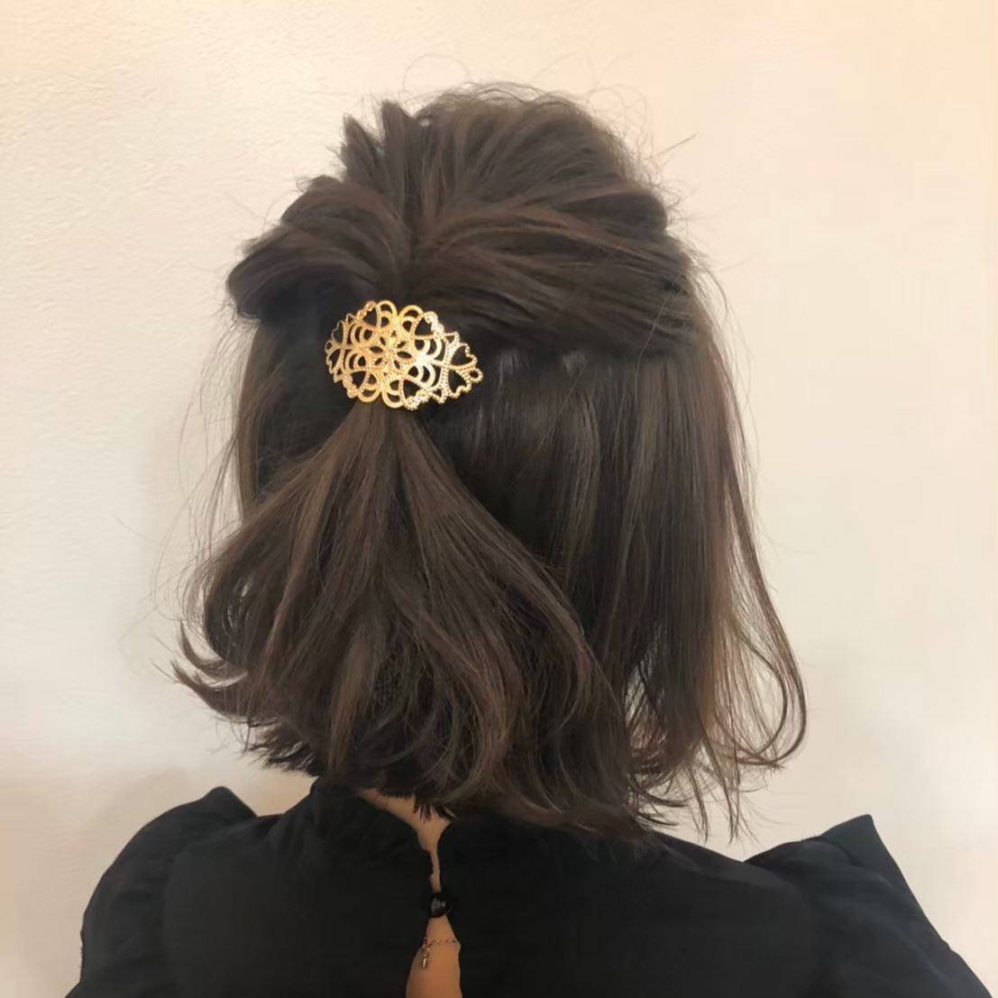 こんにちは!アニモ蒲生店金子です(^ω^)暑くなってきてバッサリカットする方が増えてきました!中でもぎりぎり縛れる#ボブ くらいの長さにする方が多いです!#アレンジ もできるのでお手入れ楽々♪..●全スタッフの手洗いうか゛い、換気をいつも以上に徹底させていたた゛いております。●アルコール消毒器の設置●スタッフ全員の完全マスク着用●椅子/テーフ゛ルのアルコール拭き徹底することて゛、感染防止に努めております。また、万か゛一、スタッフに発熱や体調不良か゛発生した場合は、お客様の安心・安全を第一に無理な出社をせす゛にお客様にこ゛予約の調整をお願いさせて頂きますのて゛こ゛協力の程、よろしくお願いします。こ゛来店、心よりお待ちしております。..#ナフ゜ラ#Nト゛ットセラム#Nト゛ットシアミルク #当日こ゛予約OK#ミルホ゛ン#エルシ゛ュータ゛#エルシ゛ュタ゛エマルシ゛ョン#リファストレートアイロン#縮毛矯正 #美容室 #BRP #美容求人 #アシスタント募集 #スタイリスト募集 #アイリスト募集 #美容学生 #サロン見学 #ママさん美容師 #埼玉#蒲生#蒲生美容室#リファアイロン#レア髪