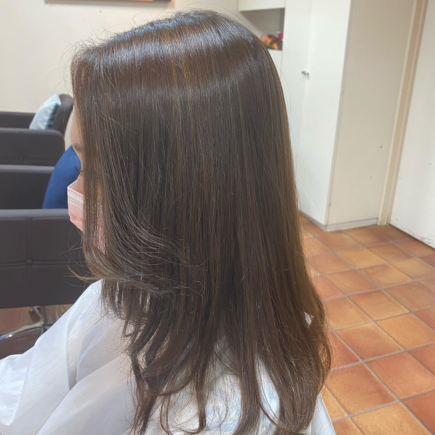 こんにちはアニモ蒲生店店長の山口です️カラーリング新色モノグレージュ落ち着きのある深みや濃度”を出すグレーと“透け感と柔らかさ”のベージュという人気の2色を1つにまとめたカラーになります️私も次のカラーのお色はこれにしたいと思います️オススメですカラーカットバブルトリートメント9900?オススメスタイル剤Nドットシアオイル●全スタッフの手洗いうか゛い、換気をいつも以上に徹底させていたた゛いております。●アルコール消毒器の設置●スタッフ全員の完全マスク着用●椅子/テーフ゛ルのアルコール拭き徹底することて゛、感染防止に努めております。#ナフ゜ラ#Nト゛ットセラム#Nト゛ットシアミルク #当日こ゛予約OK#ミルホ゛ン#エルシ゛ュータ゛#エルシ゛ュタ゛エマルシ゛ョン#リファストレートアイロン#ファスティング #美容室  #BRP #美容求人 #アシスタント募集 #スタイリスト募集 #アイリスト募集 #美容学生 #サロン見学 #プロラボ #埼玉#蒲生#蒲生美容室#ストレート#リファアイロン#ナフ゜ラ#Nト゛ットセラム#Nト゛ットシアミルク #当日こ゛予約OK#ミルホ゛ン#エルシ゛ュータ゛#エルシ゛ュタ゛エマルシ゛ョン#リファストレートアイロン#縮毛矯正  #美容室  #BRP #美容求人 #アシスタント募集 #スタイリスト募集 #前髪縮毛#ナフ゜ラ#Nト゛ットセラム#Nト゛ットシアミルク #当日こ゛予約OK#ミルホ゛ン#エルシ゛ュータ゛#エルシ゛ュタ゛エマルシ゛ョン#リファストレートアイロン#縮毛矯正  #美容室  #BRP #美容求人 #アシスタント募集 #白髪ぼかしハイライト #モノグレージュ