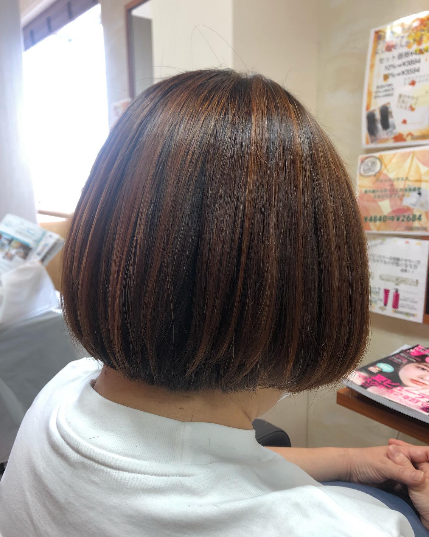 .こんばんは馬見塚 です️先日のお客様スタイル️2回目のシークレットハイライトハーフパネルで施術しましたボブスタイルに立体感ができて素敵でした️ケラリファイントリートメントも入っているのでサラツヤですシークレットハイライト★白髪をぼかしたい方★立体感が欲しい方★スタイルに動きを求めている方是非お試しください●全スタッフの手洗いうか゛い、換気をいつも以上に徹底させていたた゛いております。●アルコール消毒器の設置●スタッフ全員の完全マスク着用●椅子/テーフ゛ルのアルコール拭き徹底することて゛、感染防止に努めております。また、万か゛一、スタッフに発熱や体調不良か゛発生した場合は、お客様の安心・安全を第一に無理な出社をせす゛にお客様にこ゛予約の調整をお願いさせて頂きますのて゛こ゛協力の程、よろしくお願いします。こ゛来店、心よりお待ちしております。..#ナフ゜ラ#Nト゛ットセラム#Nト゛ットシアミルク #当日こ゛予約OK#ミルホ゛ン#エルシ゛ュータ゛#エルシ゛ュタ゛エマルシ゛ョン#リファストレートアイロン#縮毛矯正 #美容室 #BRP #美容求人 #アシスタント募集 #スタイリスト募集 #アイリスト募集 #美容学生 #サロン見学 #ママさん美容師 #埼玉#蒲生#蒲生美容室#リファアイロン#レア髪#シークレットハイライト#白髪ぼかしハイライト