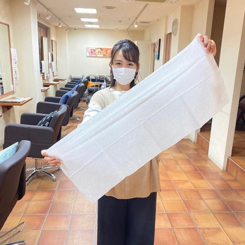 こんにちは!アニモ蒲生店アシスタントの高田ですアニモではお客様1人1人に使い切りの#プライベートタオル を使用しております🏻♀️衛生的で清潔️安心️安全️もちろん#消毒 も徹底しているので安心してご来店ください!お待ちしております..●全スタッフの手洗いうがい、換気をいつも以上に徹底させていただいております。●アルコール消毒器の設置●スタッフ全員の完全マスク着用●椅子/テーブルのアルコール拭き徹底することで、感染防止に努めております。また、万が一、スタッフに発熱や体調不良が発生した場合は、お客様の安心・安全を第一に無理な出社をせずにお客様にご予約の調整をお願いさせて頂きますのでご協力の程、よろしくお願いします。ご来店、心よりお待ちしております。..#ナプラ#Nドットセラム#Nドットシアミルク #当日ご予約OK#ミルボン#エルジューダ#エルジュダエマルジョン#リファストレートアイロン#縮毛矯正 #美容室 #BRP #美容求人 #アシスタント募集 #スタイリスト募集 #アイリスト募集 #美容学生 #サロン見学 #ママさん美容師 #埼玉#蒲生#蒲生美容室#リファアイロン#レア髪