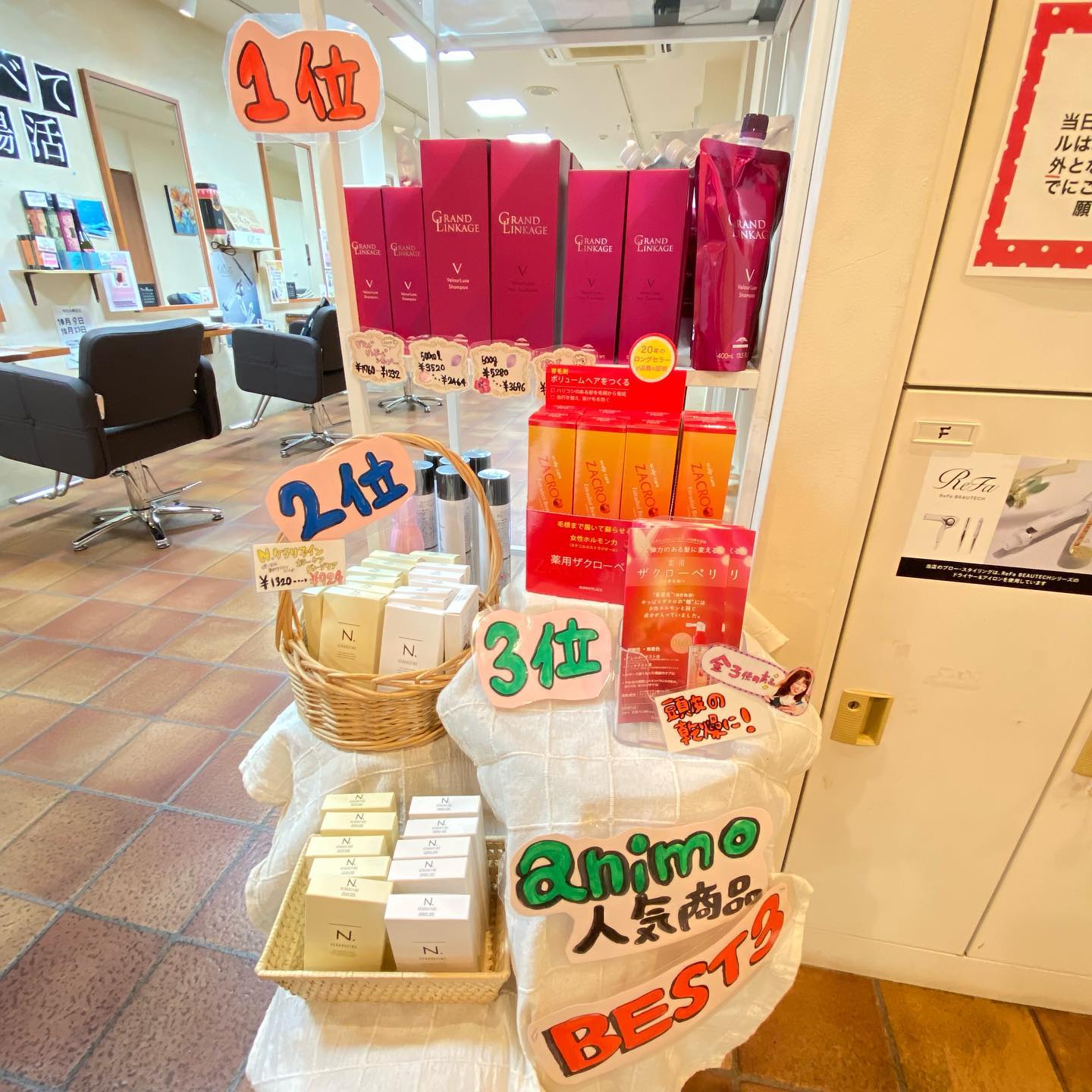 こんばんは！アニモ蒲生店アシスタントの高田です今月の人気商品BEST3を紹介No.3 🥉ザクロペリボリュームヘアを作りハリコシのある髪を毛根から育成血行を整えて抜け毛も防いでくれます🏻‍♀️No.2 🥈N. #ケラリファイン やればやるほど髪の毛がサラサラツヤツヤになる集中ケアトリートメント️ダメージ補修とカラーの持ちをよくする2種類がありますNo.1 🥇#グランドリンケージ ｼｬﾝﾌﾟ-&ﾄﾘ-ﾄﾒﾝﾄサロンカラーを長持ちさせたい方、クセやうねりが気になる方にオススメ️どんな髪質でも合うシャンプートリートメント🧴蒲生店スタッフ大絶賛是非お試しください..●全スタッフの手洗いうがい、換気をいつも以上に徹底させていただいております。●アルコール消毒器の設置●スタッフ全員の完全マスク着用●椅子/テーブルのアルコール拭き徹底することで、感染防止に努めております。また、万が一、スタッフに発熱や体調不良が発生した場合は、お客様の安心・安全を第一に無理な出社をせずにお客様にご予約の調整をお願いさせて頂きますのでご協力の程、よろしくお願いします。ご来店、心よりお待ちしております。..#ナプラ#Nドットセラム#Nドットシアミルク #当日ご予約OK#ミルボン#エルジューダ#エルジュダエマルジョン#リファストレートアイロン#縮毛矯正  #美容室  #BRP #美容求人 #アシスタント募集 #スタイリスト募集 #アイリスト募集 #美容学生 #サロン見学 #ママさん美容師 #埼玉#蒲生#蒲生美容室#リファアイロン#レア髪