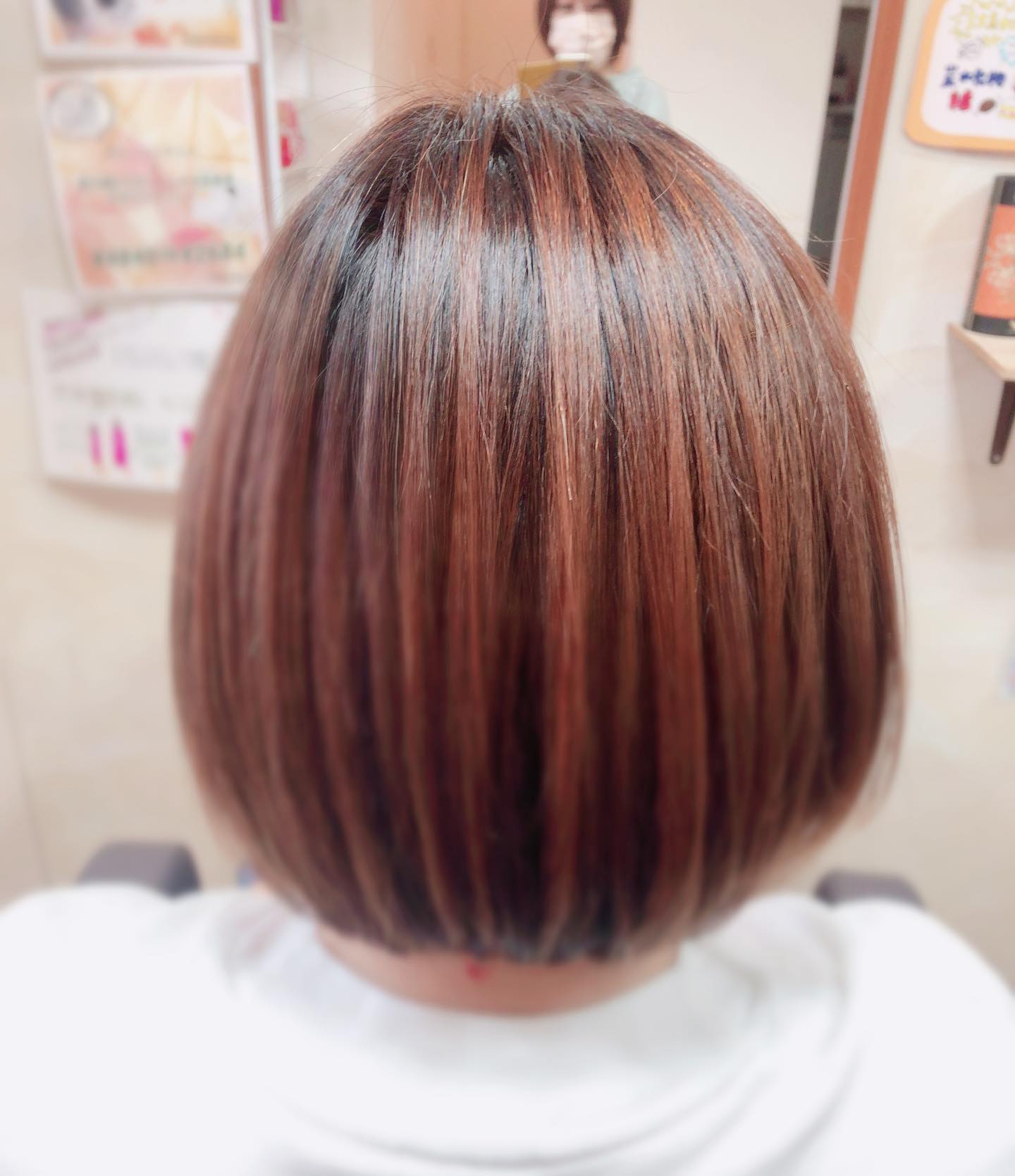 こんばんは馬見塚 です️先日のお客様、2回目のシークレットハイライトハーフパネルで施術しましたボブスタイルに立体感ができて素敵でした️ケラリファイントリートメントも入っているのでサラツヤですシークレットハイライト★白髪をぼかしたい方★立体感が欲しい方★スタイルに動きを求めている方是非お試しください●全スタッフの手洗いうか゛い、換気をいつも以上に徹底させていたた゛いております。●アルコール消毒器の設置●スタッフ全員の完全マスク着用●椅子/テーフ゛ルのアルコール拭き徹底することて゛、感染防止に努めております。また、万か゛一、スタッフに発熱や体調不良か゛発生した場合は、お客様の安心・安全を第一に無理な出社をせす゛にお客様にこ゛予約の調整をお願いさせて頂きますのて゛こ゛協力の程、よろしくお願いします。こ゛来店、心よりお待ちしております。..#ナフ゜ラ#Nト゛ットセラム#Nト゛ットシアミルク #当日こ゛予約OK#ミルホ゛ン#エルシ゛ュータ゛#エルシ゛ュタ゛エマルシ゛ョン#リファストレートアイロン#縮毛矯正  #美容室  #BRP #美容求人 #アシスタント募集 #スタイリスト募集 #アイリスト募集 #美容学生 #サロン見学 #ママさん美容師 #埼玉#蒲生#蒲生美容室#リファアイロン#レア髪#シークレットハイライト#白髪ぼかしハイライト