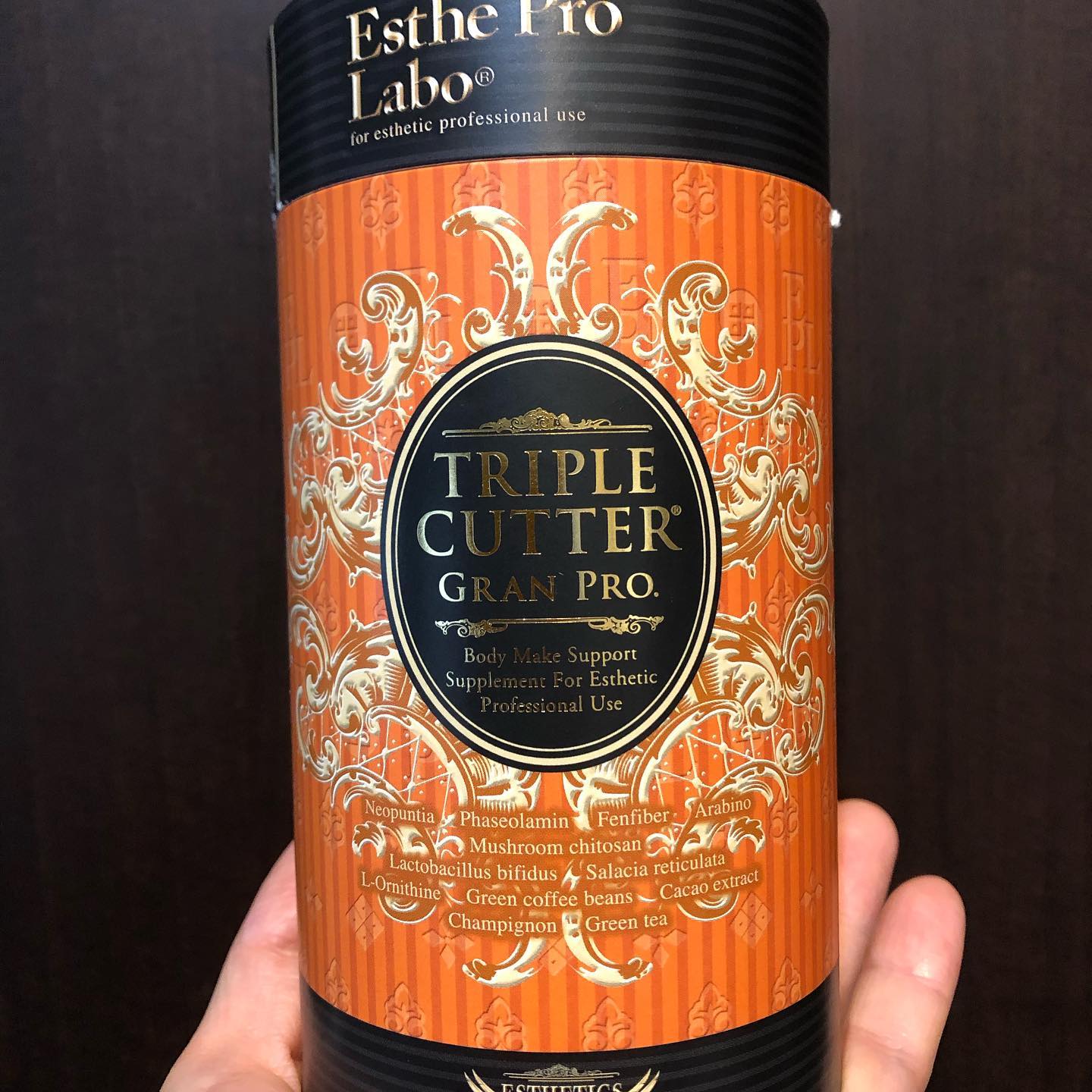 こんにちは️馬見塚です️食べながらきれいになりたい️肉料理も揚げ物も大好き️ゴハン・パン・麺類など炭水化物が好き️甘いものは我慢したくない️外食や宴会が多い ️そんな方にはトリプルカッターグランプロエステプロラボが開発した『トリプルカッターグランプロ』は、ボディメイクをサポートするサプリメント️食事の前にトリプルカッターグランプロを飲むことで、食事中に摂取した「油」・「炭水化物」「糖」をカット! まさに「食べなかった」ことにしてくれるんです♪ 小分けになっているので持ち運びにも◎ ピーチフレーバーなので、おいしく長く続けることができます️私もハーブザイムと一緒に取り入れています是非お試しください️●全スタッフの手洗いうがい、換気をいつも以上に徹底させていただいております。●アルコール消毒器の設置●スタッフ全員の完全マスク着用●椅子/テーブルのアルコール拭き徹底することで、感染防止に努めております。また、万が一、スタッフに発熱や体調不良が発生した場合は、お客様の安心・安全を第一に無理な出社をせずにお客様にご予約の調整をお願いさせて頂きますのでご協力の程、よろしくお願いします。ご来店、心よりお待ちしております。..#ナプラ#Nドットセラム#Nドットシアミルク #当日ご予約OK#ミルボン#エルジューダ#エルジュダエマルジョン#リファストレートアイロン#縮毛矯正 #美容室 #BRP #美容求人 #アシスタント募集 #スタイリスト募集 #アイリスト募集 #美容学生 #サロン見学 #ママさん美容師 #埼玉#蒲生#蒲生美容室#リファアイロン#フィンガーアイロン#トリプルカッターグランプロ