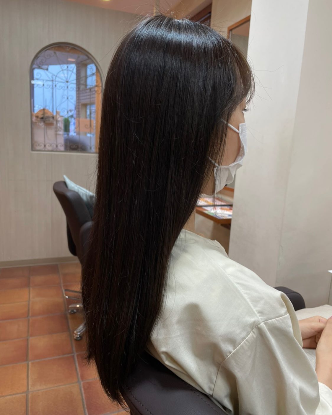 こんにちは!アニモ蒲生店金子です(^ω^)大人気の#ケラリファイントリートメントつやつやの髪が手に入る年末前に髪のメンテナンスでケラリファイントリートメントはいかがですか??コースメニューに+3300でお試しできます..●全スタッフの手洗いうか゛い、換気をいつも以上に徹底させていたた゛いております。●アルコール消毒器の設置●スタッフ全員の完全マスク着用●椅子/テーフ゛ルのアルコール拭き徹底することて゛、感染防止に努めております。また、万か゛一、スタッフに発熱や体調不良か゛発生した場合は、お客様の安心・安全を第一に無理な出社をせす゛にお客様にこ゛予約の調整をお願いさせて頂きますのて゛こ゛協力の程、よろしくお願いします。こ゛来店、心よりお待ちしております。..#ナフ゜ラ#Nト゛ットセラム#Nト゛ットシアミルク #当日こ゛予約OK#ミルホ゛ン#エルシ゛ュータ゛#エルシ゛ュタ゛エマルシ゛ョン#リファストレートアイロン#縮毛矯正 #美容室 #BRP #美容求人 #アシスタント募集 #スタイリスト募集 #アイリスト募集 #美容学生 #サロン見学 #ママさん美容師 #埼玉#蒲生#蒲生美容室#リファアイロン#レア髪#フィンガーアイロン