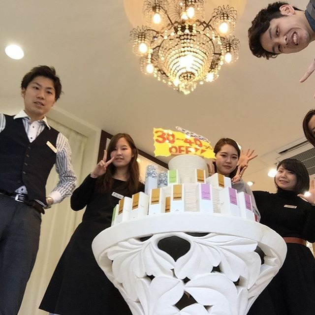 おはようございます！当店ではヘアケア商品を30?40%オフで購入できますよ！最近は毎日のように商品を購入する方が来店されてます!何を使ったらいいかわからない方はアドバイスできるので是非！#アニモフィオレンテ東川口#BRP#美容師求人#美容師リクルート#東川口美容室#東川口#川口市#緑区#浦和#浦和美園