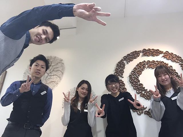 おはようございます本日はお昼からネイルとヘアどちらも予約に空きがございますので式典などがある方は同時施術で髪と指先を贅沢にメンテナンスしてはいかがでしょうか！？#アニモフィオレンテ東川口#BRP#美容師求人#美容師リクルート#ネイリスト#フェリーチェ東川口#ネイルサロン#東川口美容室#東川口#川口市#緑区#浦和#浦和美園