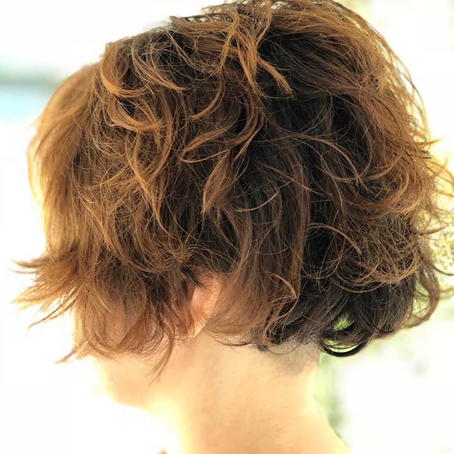 こんにちは！今日から9月が始まりましたが！秋服など季節の変わり目は色々揃えていくと思いますがヘアスタイルはどうですか！？ 少しイメージ変えてファッションの一部にしていきませんか！？ そんな時は是非当店にご来店ください！どんなスタイルもきっと似合わせてお作り致します！ちなみに！オススメはレングス問わず人気のパーマスタイル！ ●ご予約はプロフィールのリンクからかもしくは電話にて受付中●アニモフィオレンテ東川口店 [TELL]048-829-9855#美容求人 #美容室 #美容国家試験 #スタイリスト #アシスタント募集 #アイリスト募集 #美容好き #美容学生 #ママさん美容師 #東川口美容室 #川口市美容室 #浦和美園 #さいたま市美容室 #武蔵野線#BRP#ヘアスタイル#ヘアカラー#ミディアム#美容師#ショート#ショートボブ#ナチュラル