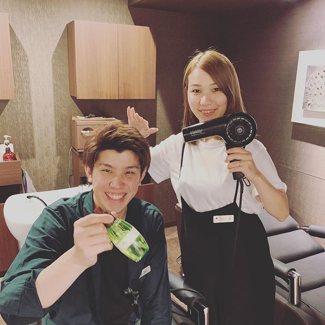 こんにちは増尾です東川口店ではエルジューダメロウセラムを使っております！ドライの前に少しつけるだけでしっとりまとまりのある髪になります‍♀️#N.#ナプラ#ミルボン#美容師求人 #美容室求人 #美容師募集 #スタッフ募集#美容専門学校 #スタイリスト募集 #アシスタント募集 #ネイリスト募集#アーバンパークライン #東武線 #春日部美容室#東萌ビューティーカレッジ#埼玉理容美容専門学校#日曜定休 #美容室日曜日休み #マツエク #ネイル#撮影モデル募集#エルジューダ#アイラッシュ#レイクタウン