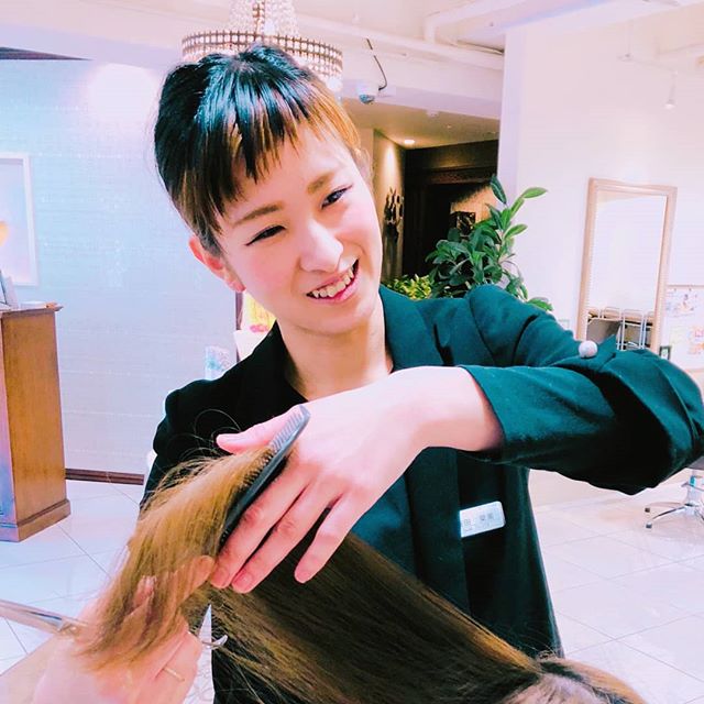 こんにちは増尾ですスタイリストの藤田さん️子供三人のママでバリバリ働いております️お子さまカットもお任せください9時から17時までお店におります️ご予約お待ちしております#N.#ナプラ#ミルボン#美容師求人 #美容室求人 #美容師募集 #スタッフ募集#美容専門学校 #スタイリスト募集 #アシスタント募集 #ネイリスト募集#アーバンパークライン #東武線 #春日部美容室#東萌ビューティーカレッジ#埼玉理容美容専門学校#日曜定休 #美容室日曜日休み #マツエク #ネイル#撮影モデル募集#エルジューダ#アイラッシュ#レイクタウン