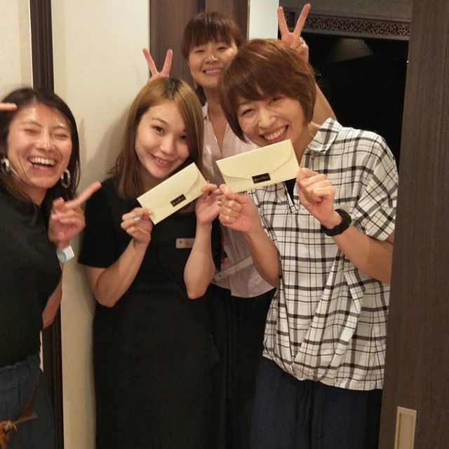 こんにちは増尾です豪華ディナーに行けなかった、酒井さんと赤石さんにパインズホテルで使えるお食事券をプレゼントしました️二人とも喜んでくれました#N.#ナプラ#ミルボン#美容師求人 #美容室求人 #美容師募集 #スタッフ募集#美容専門学校 #スタイリスト募集 #アシスタント募集 #ネイリスト募集#アーバンパークライン #東武線 #春日部美容室#東萌ビューティーカレッジ#埼玉理容美容専門学校#日曜定休 #美容室日曜日休み #マツエク #ネイル#撮影モデル募集#エルジューダ#アイラッシュ#レイクタウン