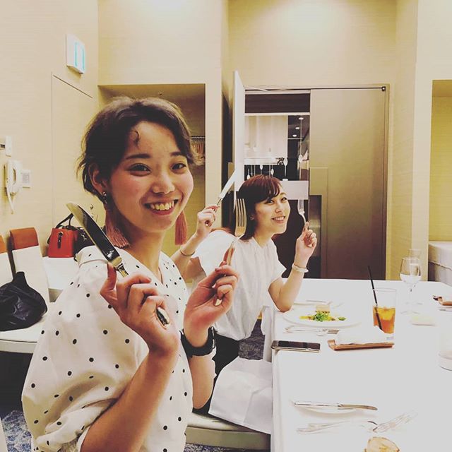 こんにちは増尾ですご褒美ディナー美味しかったぁ～️ネイリスト岩田さんとパシャリ📸また行けるように毎日頑張ります#N.#ナプラ#ミルボン#美容師求人 #美容室求人 #美容師募集 #スタッフ募集#美容専門学校 #スタイリスト募集 #アシスタント募集 #ネイリスト募集#アーバンパークライン #東武線 #春日部美容室#東萌ビューティーカレッジ#埼玉理容美容専門学校#日曜定休 #美容室日曜日休み #マツエク #ネイル#撮影モデル募集#エルジューダ#アイラッシュ#レイクタウン