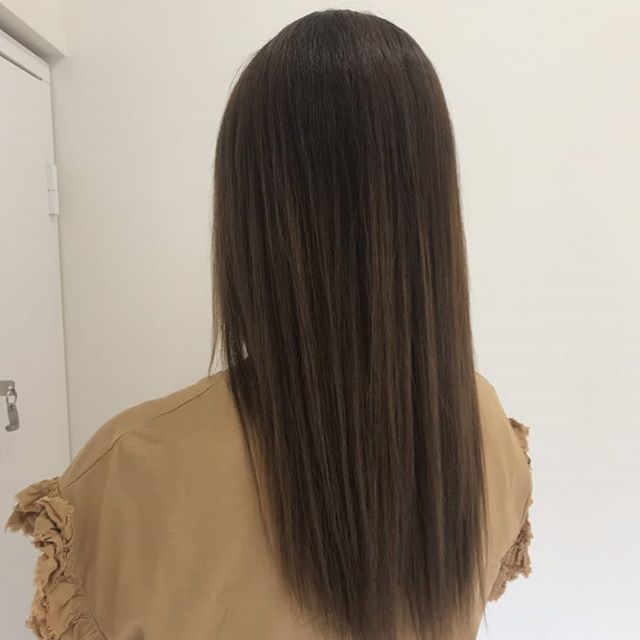 キンキンになってしまった髪をカーキー系で染めました！ブルーを少し混ぜて透明感を出してます！