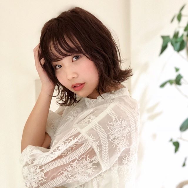 ふんわりとしたパーマスタイルです！前髪はオイルを使って透け感のあるスタイリングです！スタイリングしづらい方にはパーマなどオススメです！