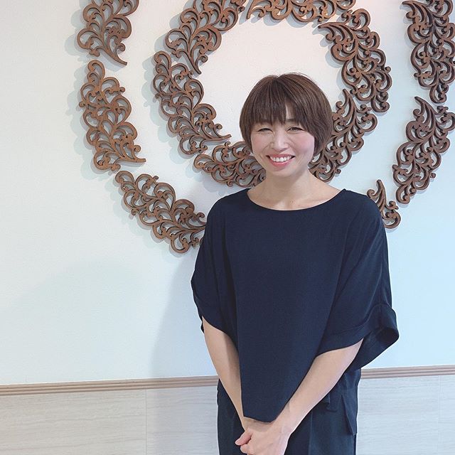 こんにちは増尾ですスタッフ紹介️️スタイリストの赤石さん️ショートスタイルが得意髪の悩みもしっかり聞き、おうちでのケアの仕方もしっかり教えてくれます️