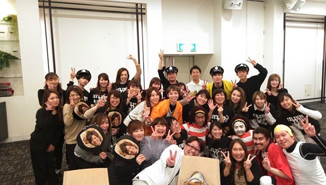 こんにちは！今年もBRP大忘年会が行われました！面白い出し物がたくさん！みんな楽しんでいました！みんなでこうしてひとつのことに対し盛り上がれるっていいですね！