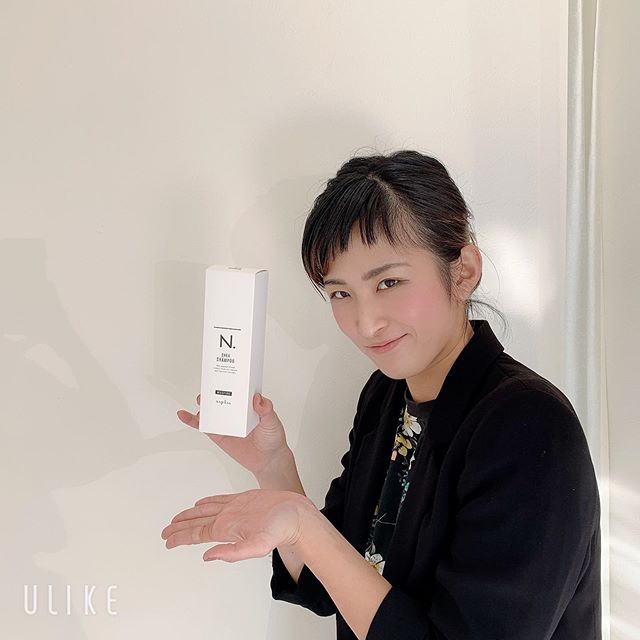 こんにちは増尾です！本日紹介するスタッフはスタイリストの藤田さんです！愛用しているシャンプーは今話題のN．モイスチャーです！